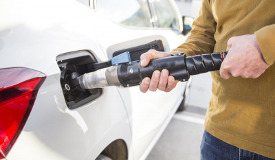 Erdgas tanken gas tanken umwelt klimaschutz 320647288